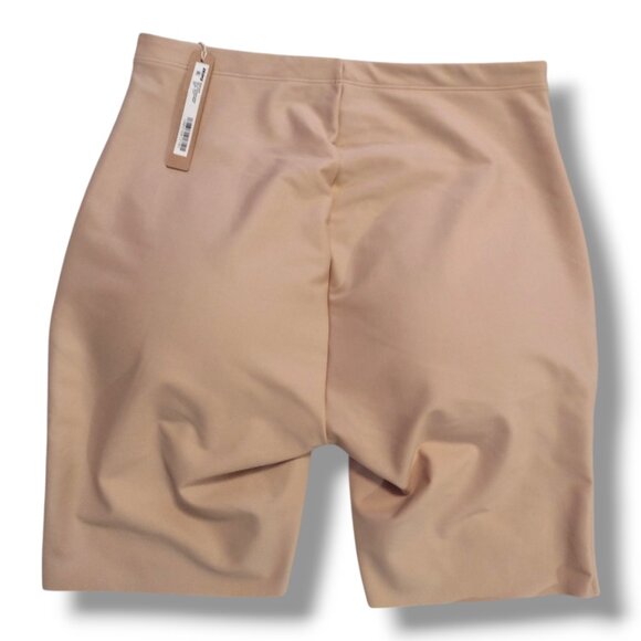 Skims Body Butt Enhancing Padded Short - Picture 10 of 10